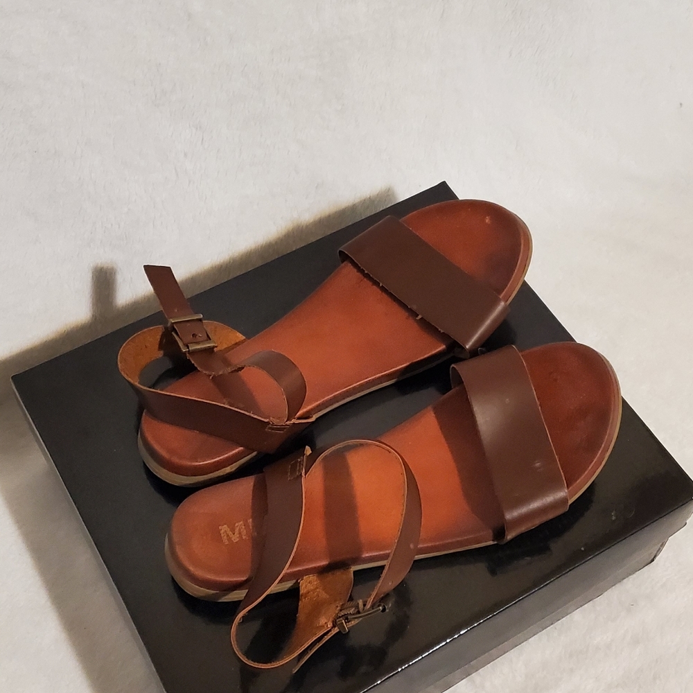 MIA sandals